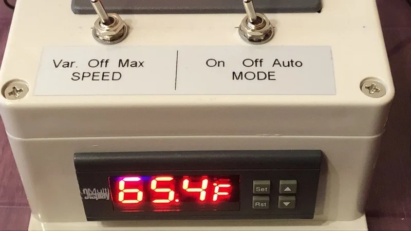 Modified pit-fan control enclosure from the forum build showing fan-speed and automatic-mode controls above the ThermoMart temperature display